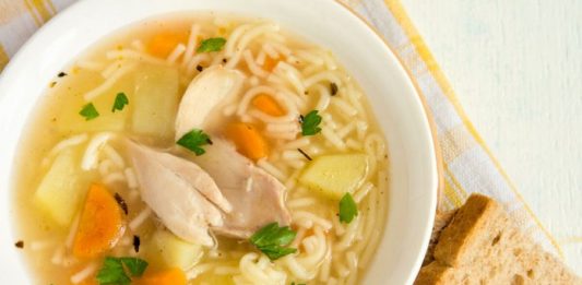 Pileća supa postala hit u svijetu u borbi sa prehladom: Naše bake su oduvijek znale, samo jedan sastojak je ključan u ovom jelu