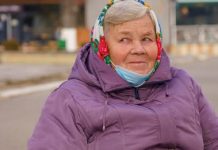 Čuvam unuče nezahvalnoj snaji, ne daju mi da jedem sa njima u mojoj kući: Sina je okrenula protiv mene, moraću da im pokažem vrata