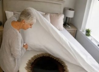 Snaha je gotovo svaki dan mijenjala posteljinu, opravdavajući ljubav prema čistoći: ali jednog dana svekrva je podigla deku, ugledala čudan trag na plahti i saznala strašnu tajnu o svojoj snahi 😲😨