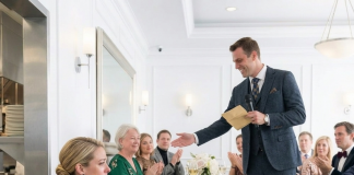 Tajno sam platila cijeli restoran svog brata. Ali kad je izašao na binu, zahvalio se našoj majci — koja mu nije dala ništa