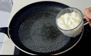 Samo sipajte JOGURT u kipuću vodu, dodajte brašno i ne morate ujutro ići u prodavnicu: Skoro NIKO za to ne zna!