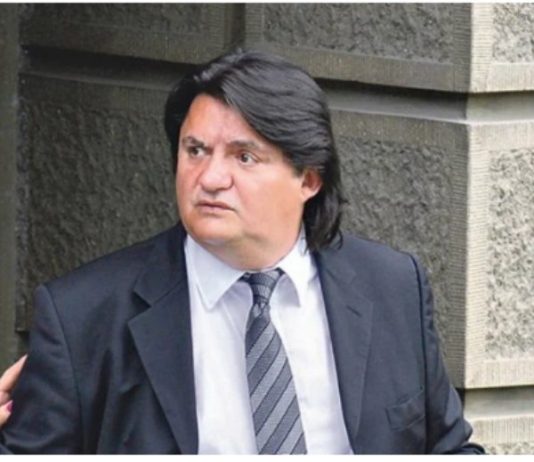 INFORMACIJE O MUŽU ZORICE BRUNCLIK LEDE KRV U ŽlLAMA! Evo u čijem zagrljaju su ga sinoć uhvatili!!Javnost šokirana baš sad kad je Zorica bolesna!!!!