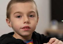 RANl ZNACl AUTlZMA K0JE R0DITELJI ČESTO ZANEMARUJU: 1. simptomi vide se već pri odlasku na spavanje i tokom obroka