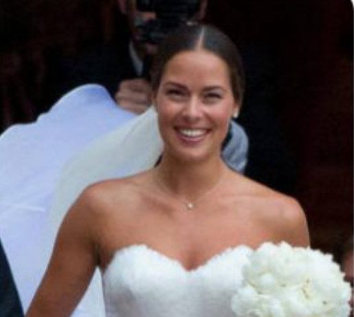 ANA IVANOVIĆ SE UDAJE ,POGELDAJTE KAKAV JE SKANDAL ŠVAJNI NAPRAVIO KAD JE VIDIO KO JE U PITANJU: A i vi ćete ostat u šoku!!! Švani mu nije ni do koljena!!!!Ana je ubola jakpot (FOTO) ANA IVANOVIĆ SE UDAJE ,POGELDAJTE KAKAV JE SKANDAL ŠVAJNI NAPRAVIO KAD JE VIDIO KO JE U PITANJU: A i vi ćete ostat u šoku!!! Švani mu nije ni do koljena!!!!Ana je ubola jakpot (FOTO) - featured image
