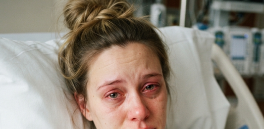 Izgubila sam jednog blizanca na porođaju, a medicinska sestra mi je otkrila jezivu istinu o mom mužu