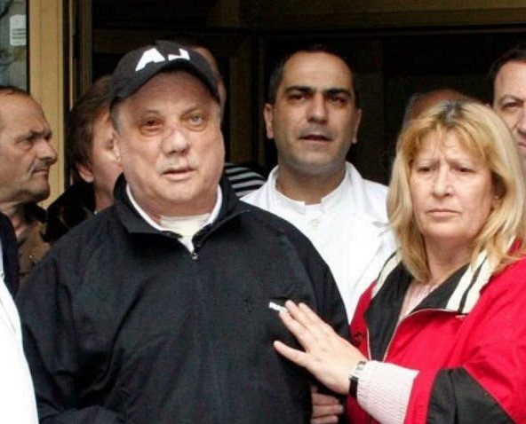 Oglasio se Dino, borim se za imovinu, sve nas je uništila: Varala i Halida, ništa nisam poduzimao, ali da sve ostavi njemu, ne mogu da vjerujem.. - featured image Oglasio se Dino, borim se za imovinu, sve nas je uništila: Varala i Halida, ništa nisam poduzimao, ali da sve ostavi njemu, ne mogu da vjerujem.. - featured image