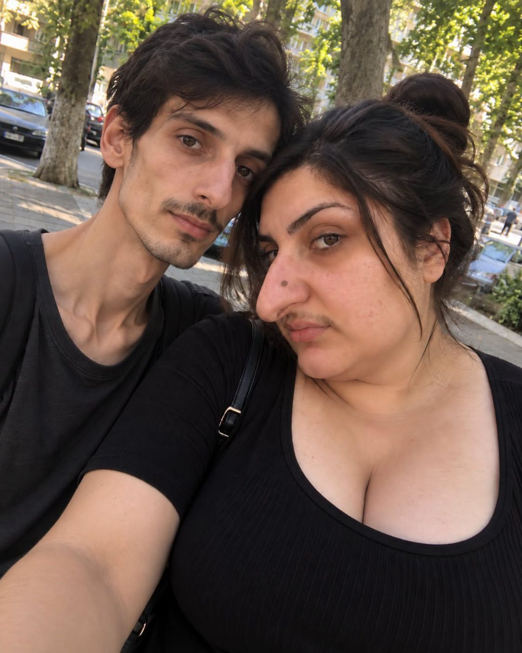 Godinama su se ljudi rugali mom nosu, a nakon operacije moj je muž uklonio sva ogledala iz naše kuće — ali kada je netko pokucao na vrata, otkrila sam tko je zapravo svih tih godina učinio da se toliko sramim svog izgleda… - featured image Godinama su se ljudi rugali mom nosu, a nakon operacije moj je muž uklonio sva ogledala iz naše kuće — ali kada je netko pokucao na vrata, otkrila sam tko je zapravo svih tih godina učinio da se toliko sramim svog izgleda… - featured image