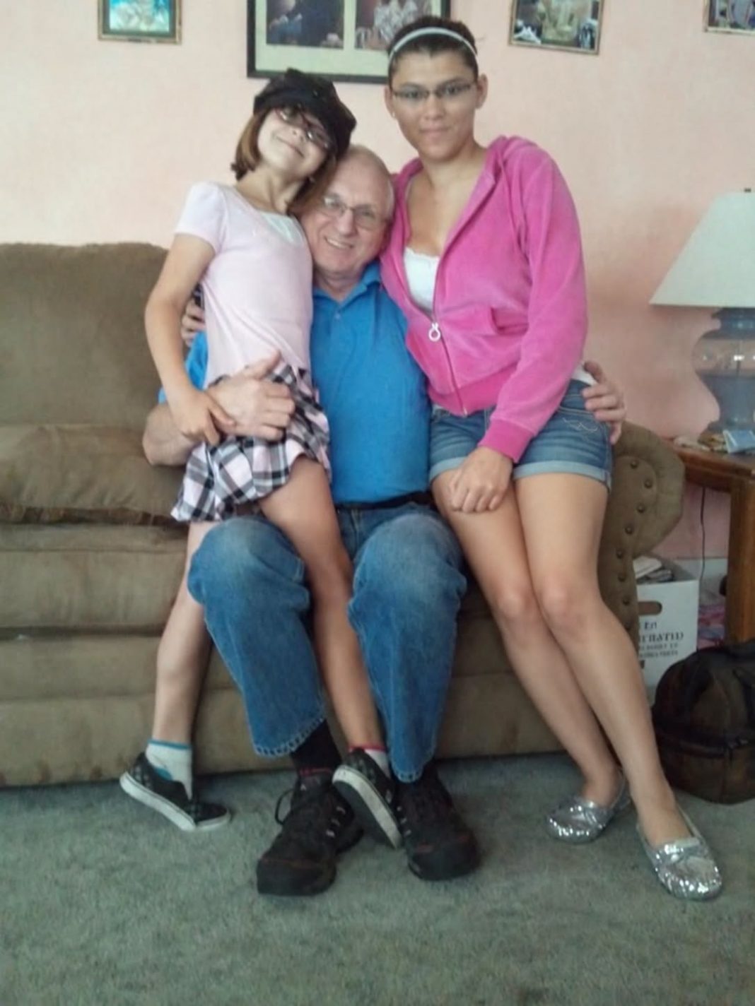Vratila sam se kući dva sata ranije i zatekla svoje dvije kćeri zaključane u kupaonici s njihovim očuhom. A onda sam čula kako moja najmlađa kaže: „Mike, požuri prije nego što se mama vrati…“ - featured image