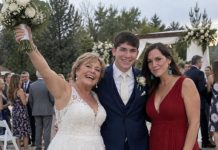 Moj sin je objavio da će se oženiti mojom 52-godišnjom najboljom prijateljicom i priznao da su već dvije godine potajno zajedno. Tijekom cijelog vjenčanja pokušavala sam se smiješiti… sve dok mi se sin nije približio i šapnuo na uho: „Mama, postoji još nešto što ti nismo rekli…“ Moj sin je objavio da će se oženiti mojom 52-godišnjom najboljom prijateljicom i priznao da su već dvije godine potajno zajedno. Tijekom cijelog vjenčanja pokušavala sam se smiješiti… sve dok mi se sin nije približio i šapnuo na uho: „Mama, postoji još nešto što ti nismo rekli…“ - featured image